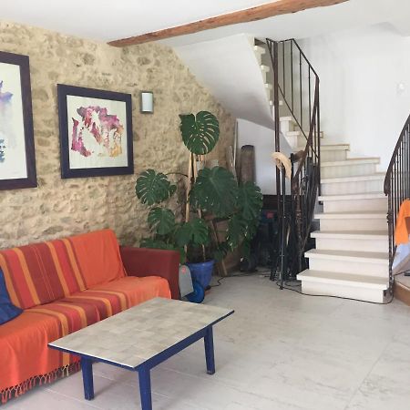 la maison ocre Saint-Julien-de-Briola Extérieur photo