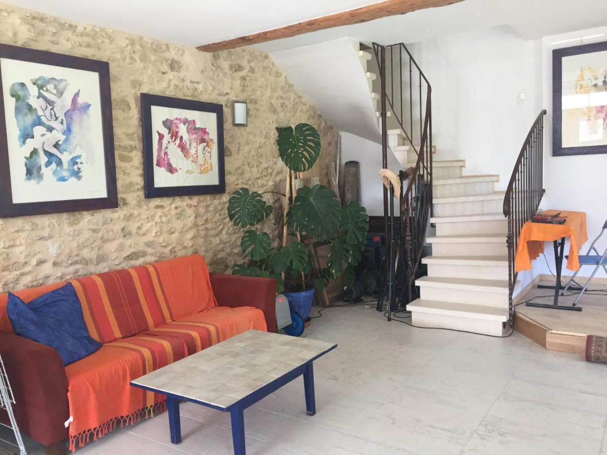la maison ocre Saint-Julien-de-Briola Extérieur photo