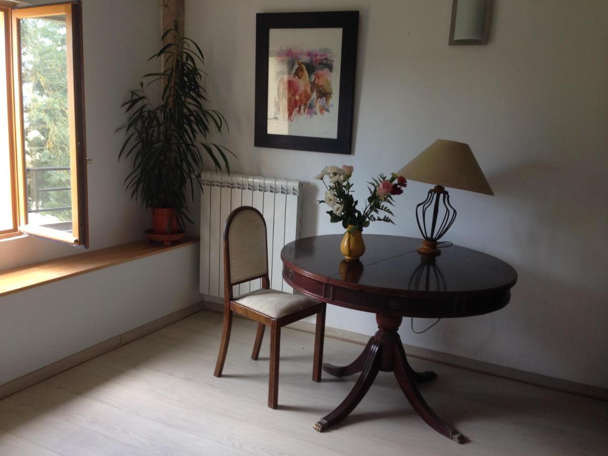 la maison ocre Saint-Julien-de-Briola Extérieur photo